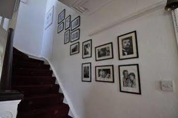 The Red House 4*